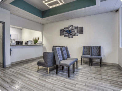 Interior del consultorio de Diverse Community Healthcare en Porter